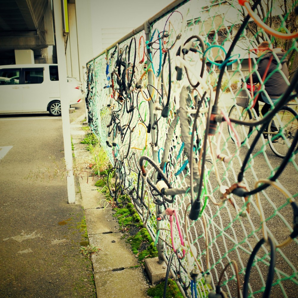 ナニコレな名所風(ただのガード下)